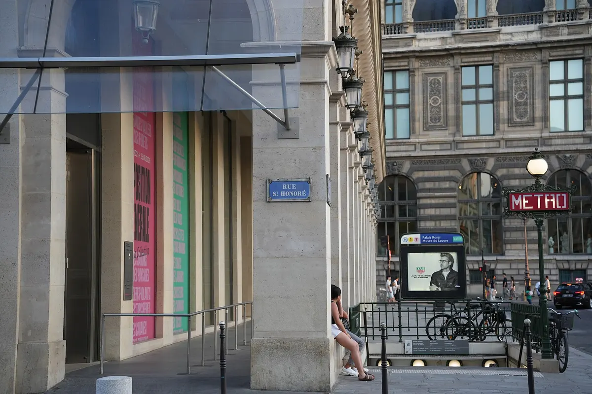 The Palais-Royal / Musée du Louvre metro entrance at the corner of rue Saint-Honoré, with bikes and passers-by, evening