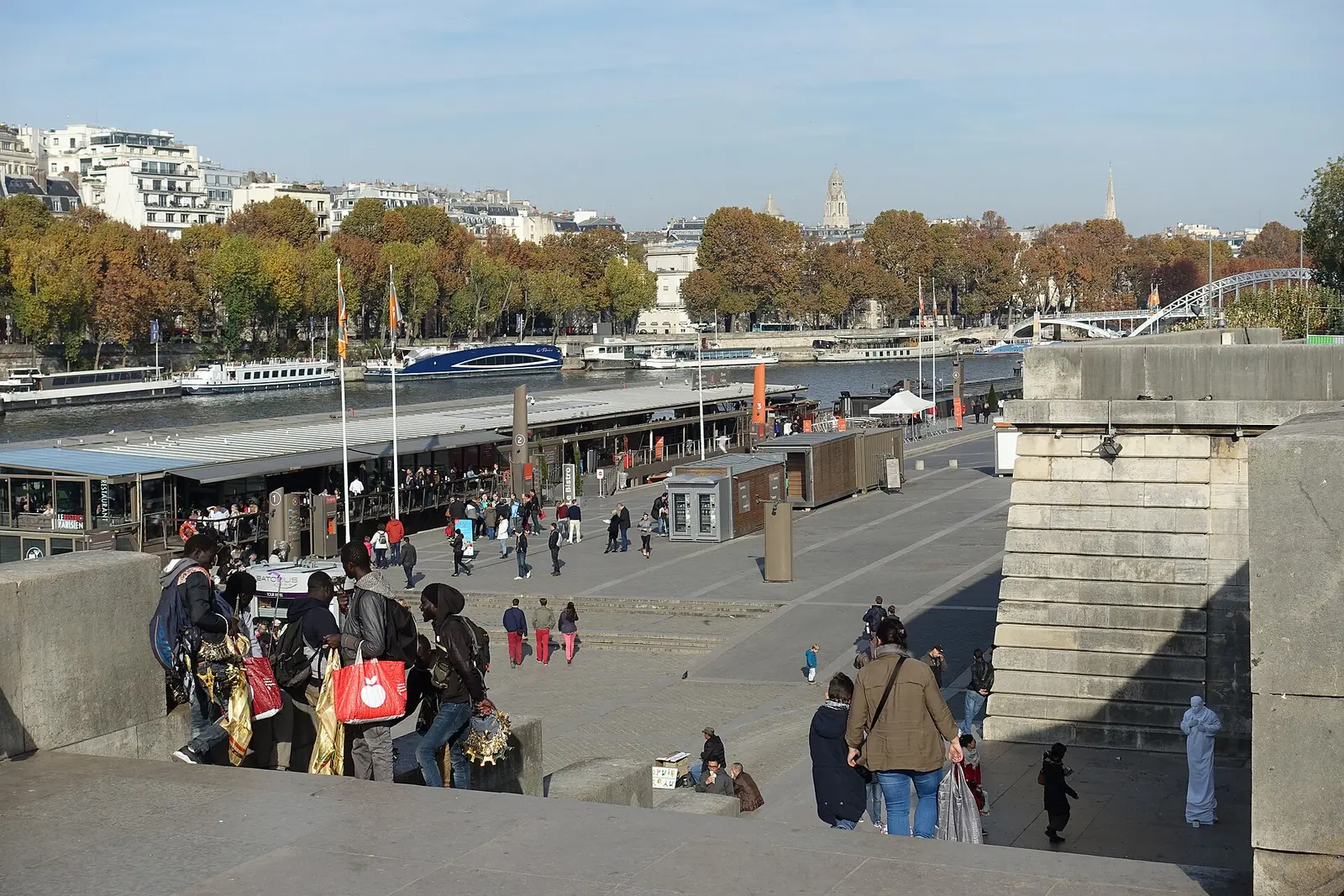 Bateaux Parisiens boarding pier and cruise boats on the quay near the Eiffel Tower, Port de La Bourdonnais, daytime